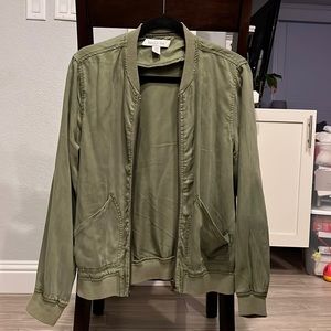 Army green thin bomber jacket